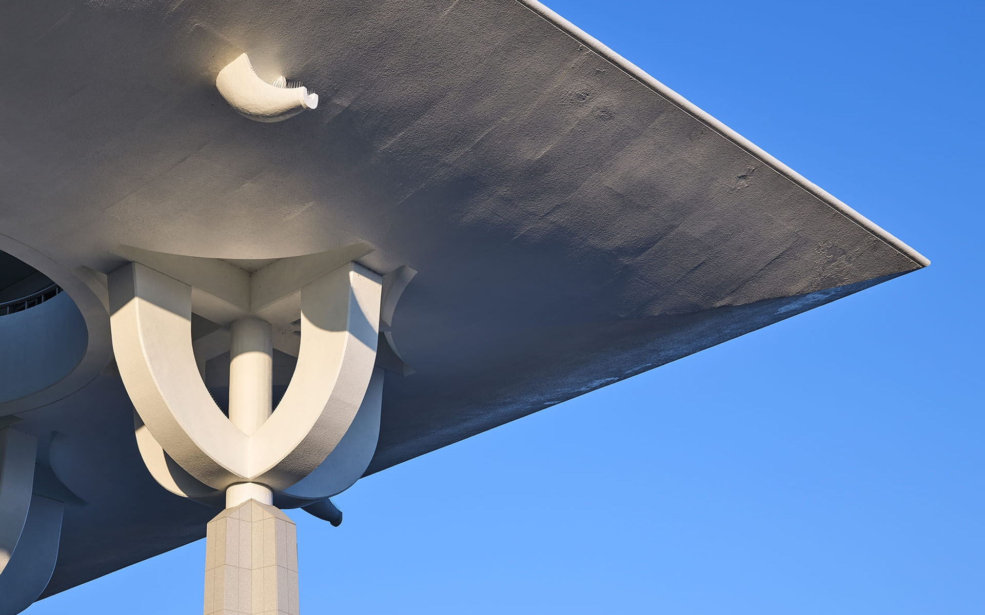 김중업 경남문화예술회관